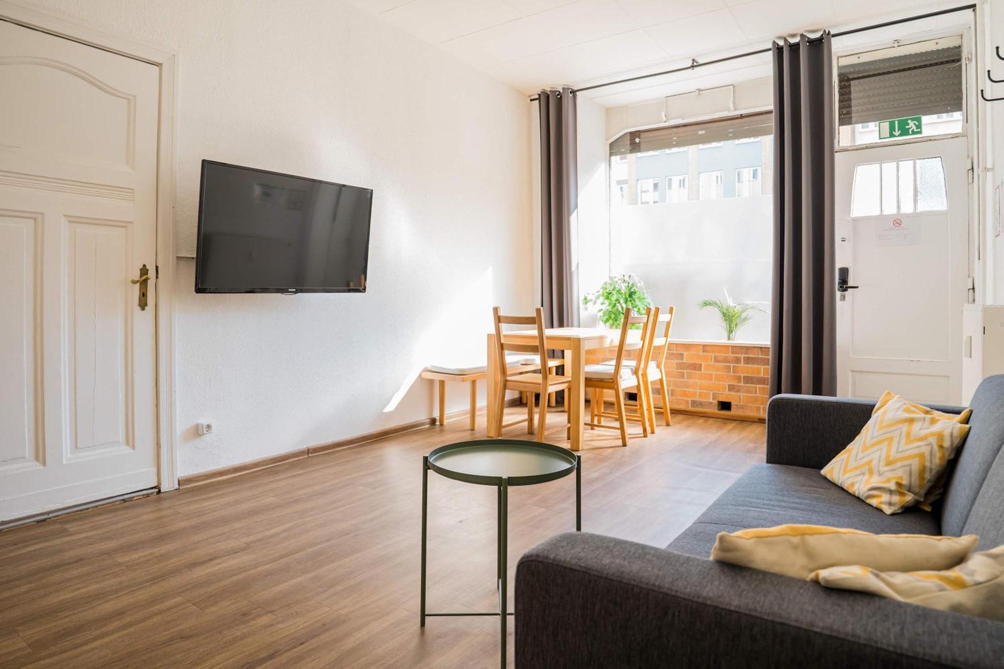 Stylish In Convinient Location Apartment